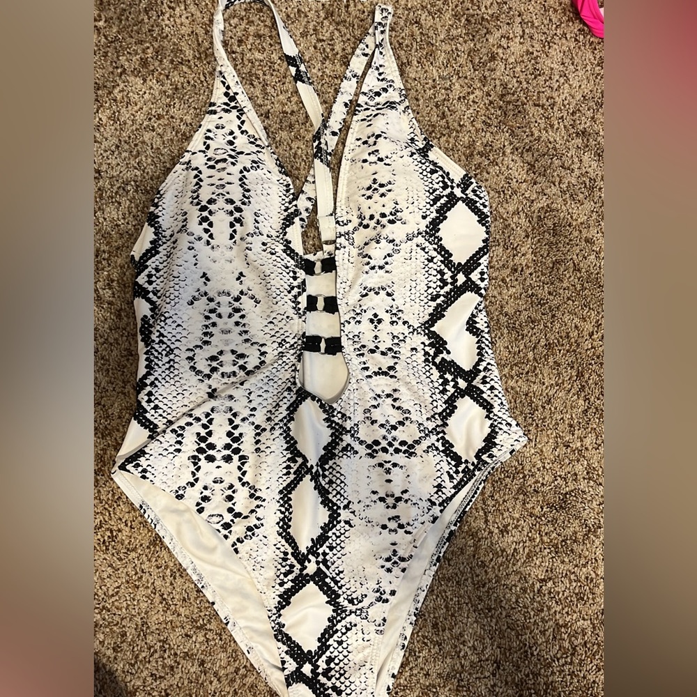 SHEIN swimsuit never been worn